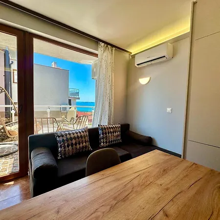 Comfortable 2 Bedroom In Sirena By Menada Appartement